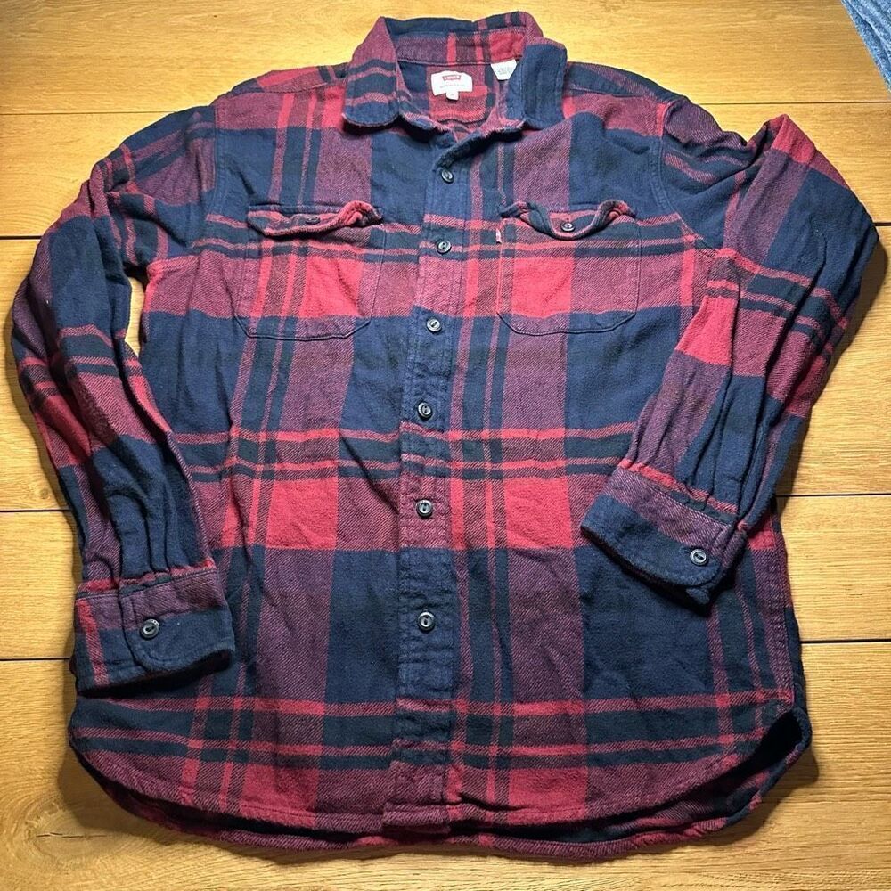 Levi’s men’s flannel red and navy medium